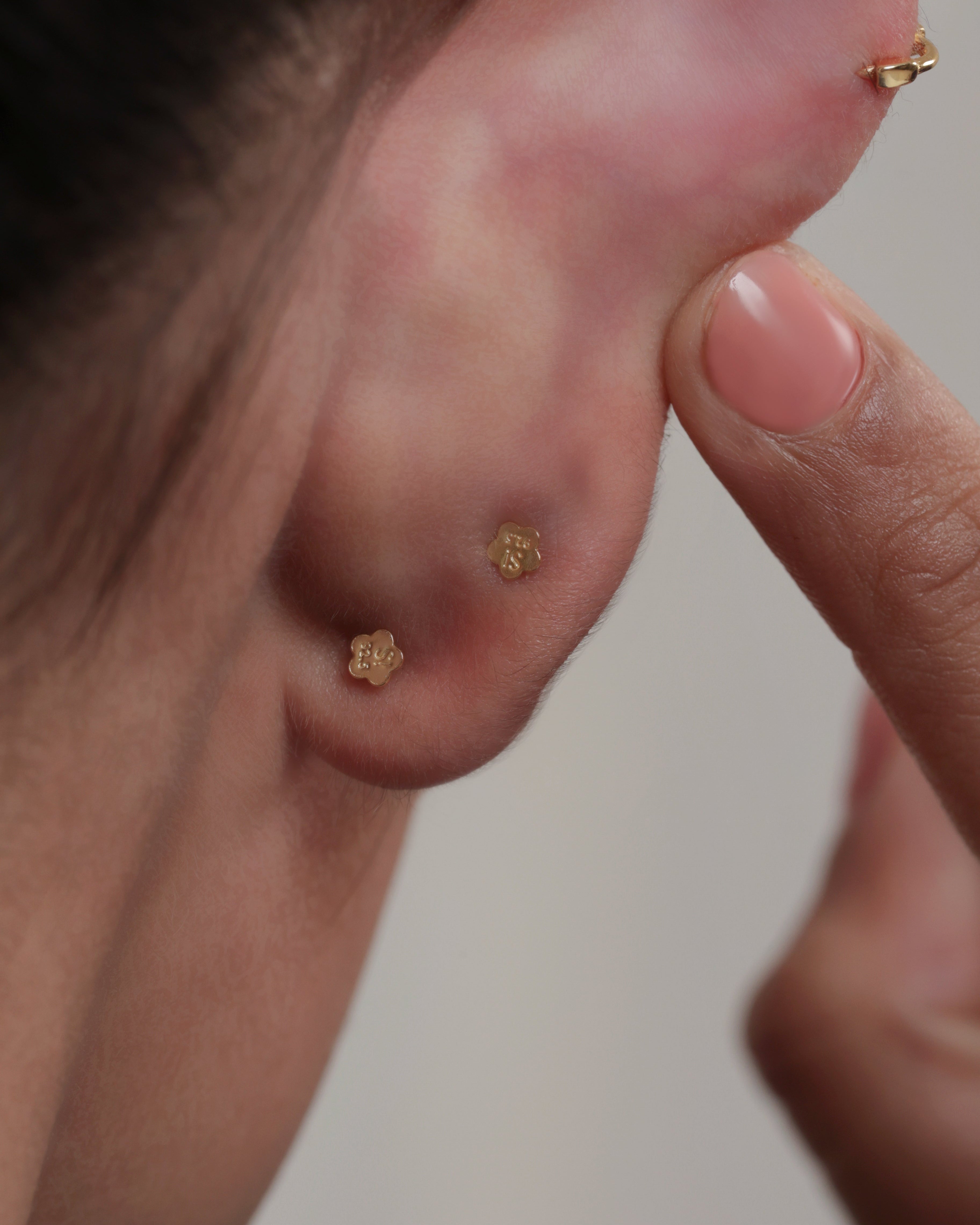 Radiant Round Zirconia – 14K Gold Plated Flat Back Studs