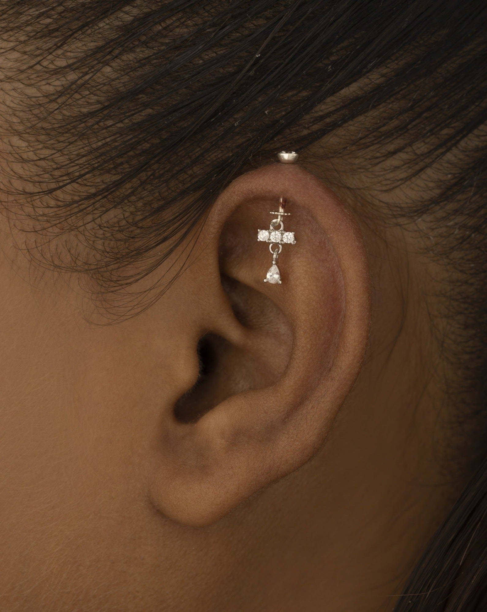 pendulum bar with zircon drop - Helix Hanging
