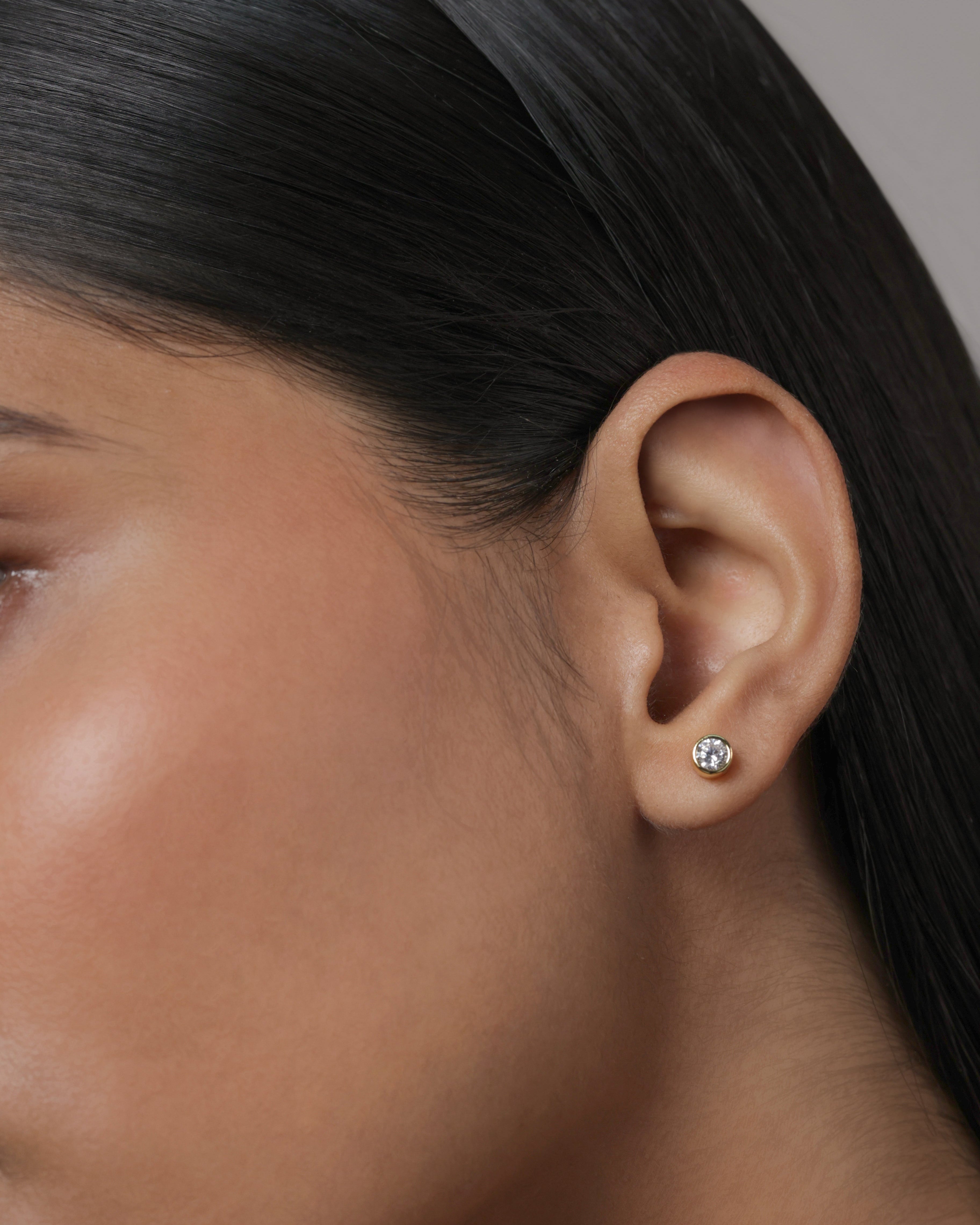 Zirconia Bezel Stud Earring - Screw Stud - 18K Gold Plated - Multiple Sizes