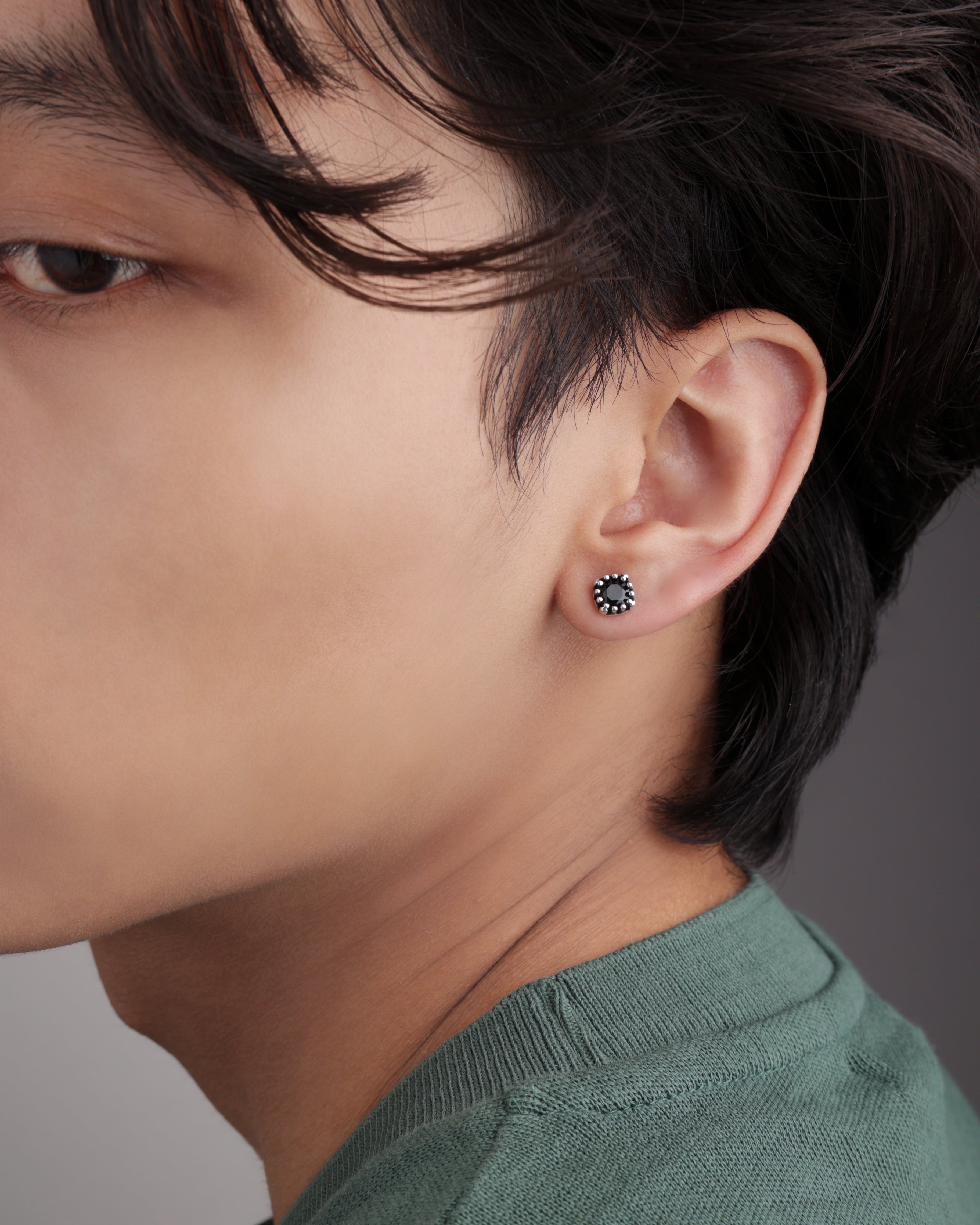 Silver Claw Stud - Black Zirconia Stone