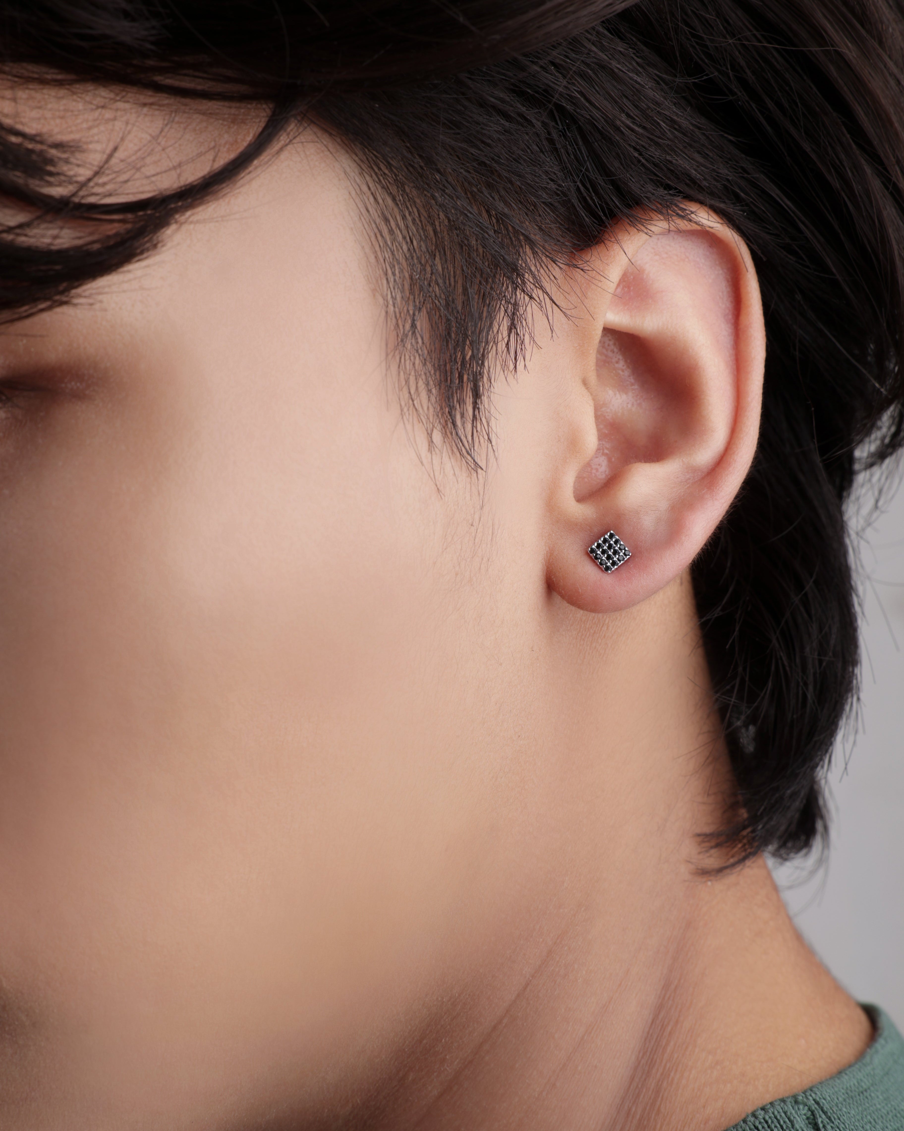 B&W - Luminous Stud Earring