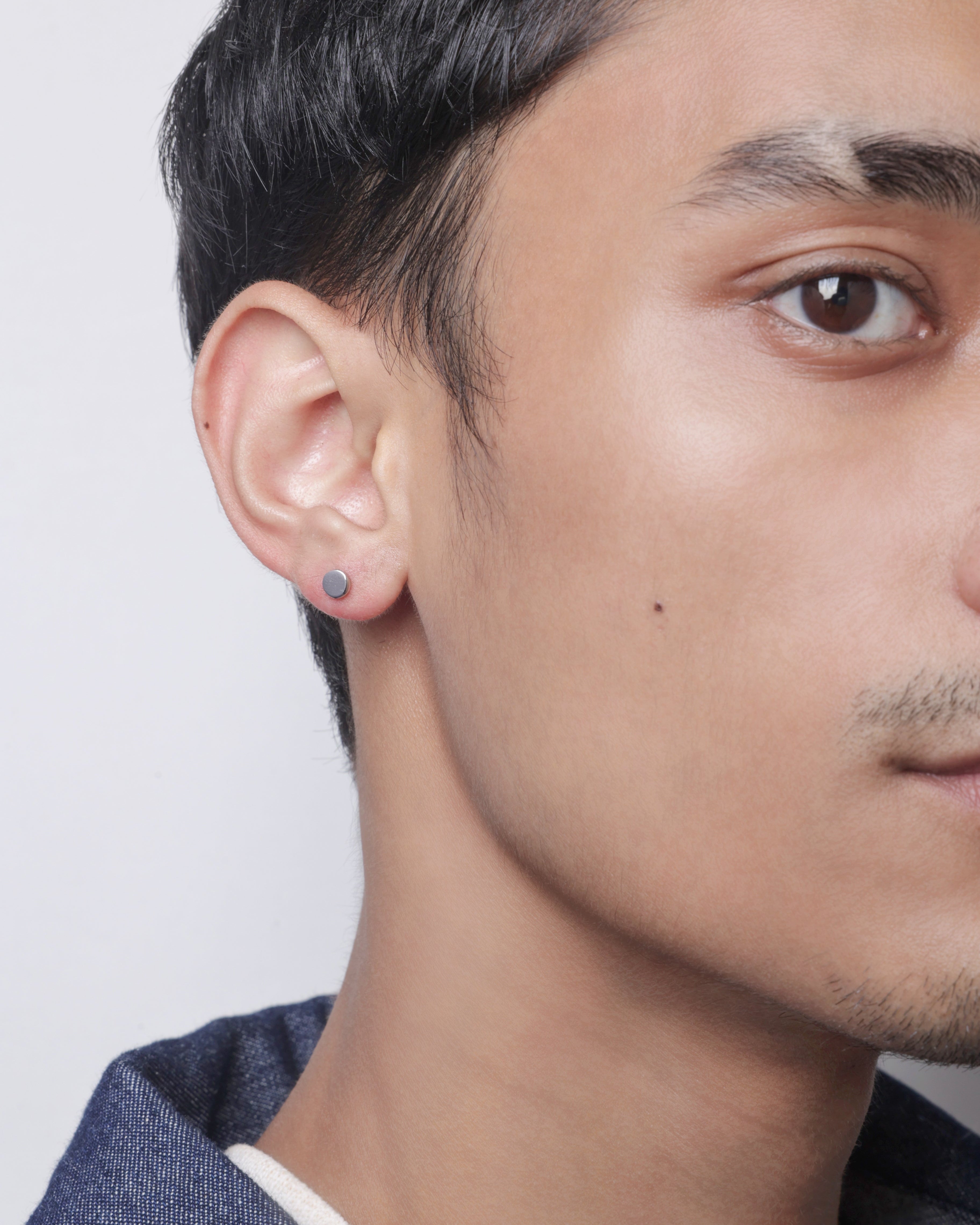 Minimal Disc Stud Earring