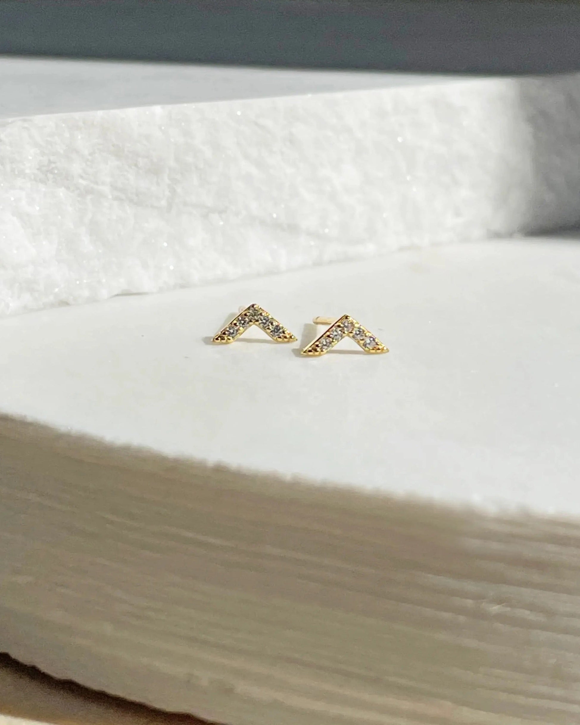Pave' zirconia minimal arrow