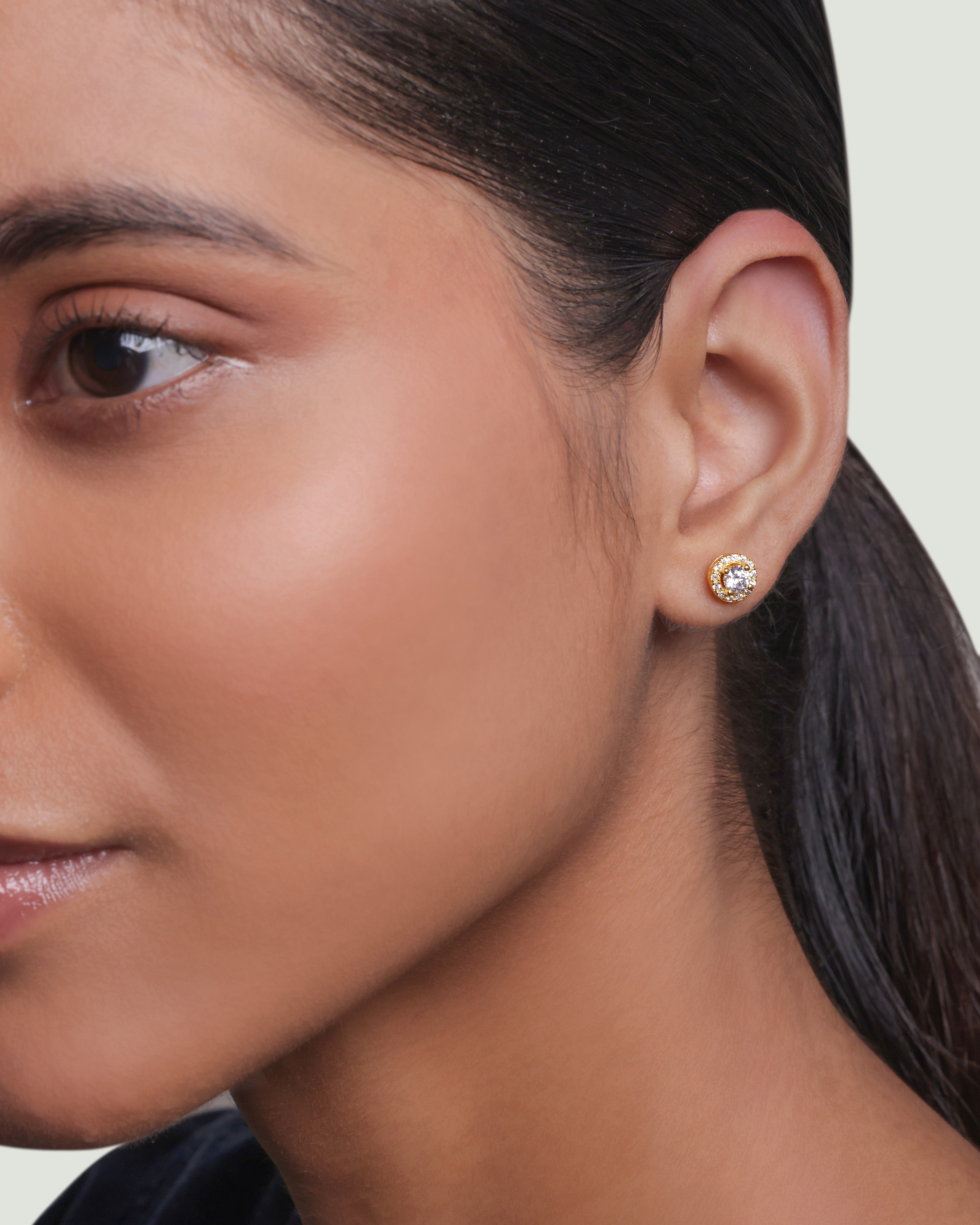Round Solitaire With CZ Lining Minimal Stud Earring