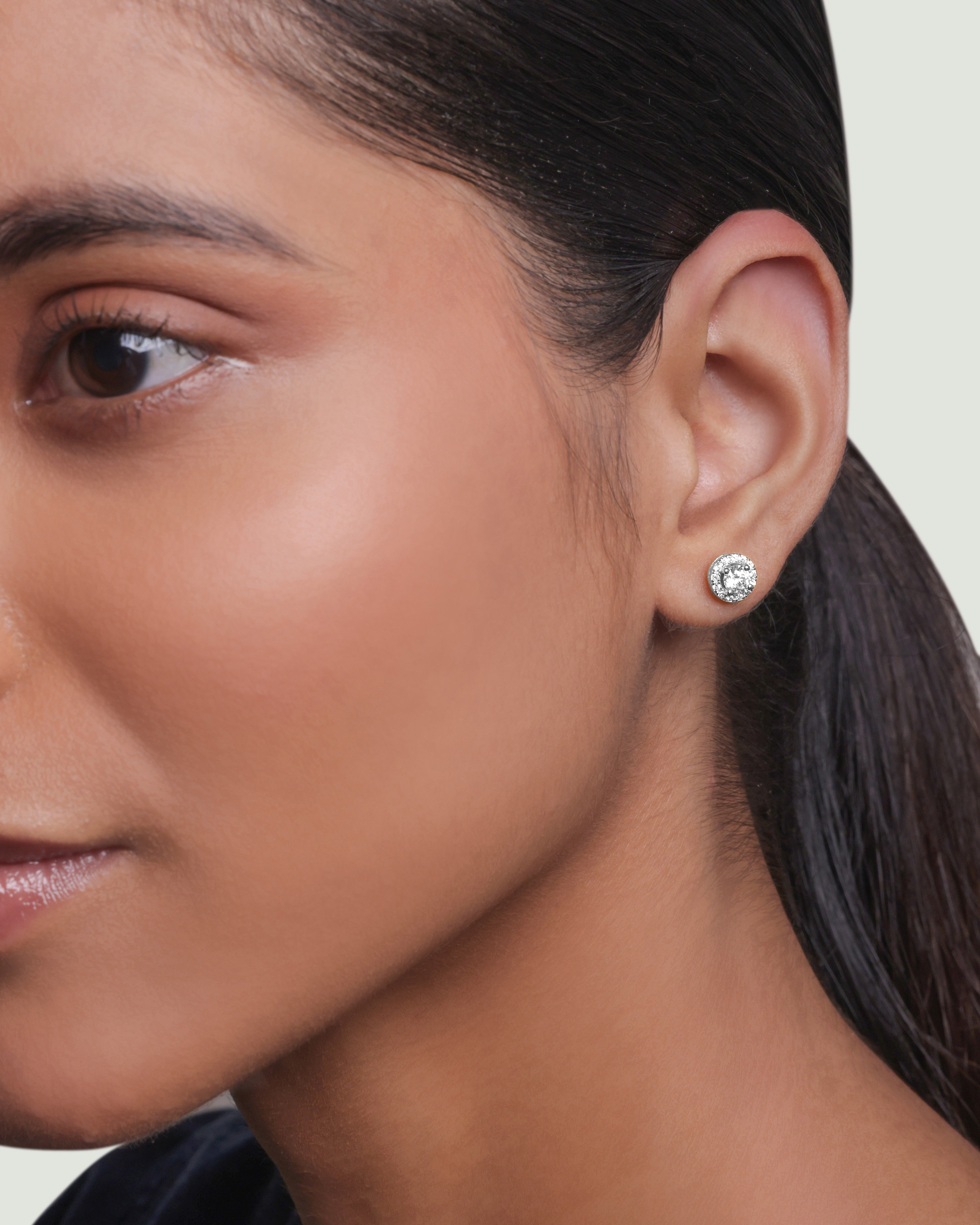 Round Solitaire With CZ Lining Minimal Stud Earring