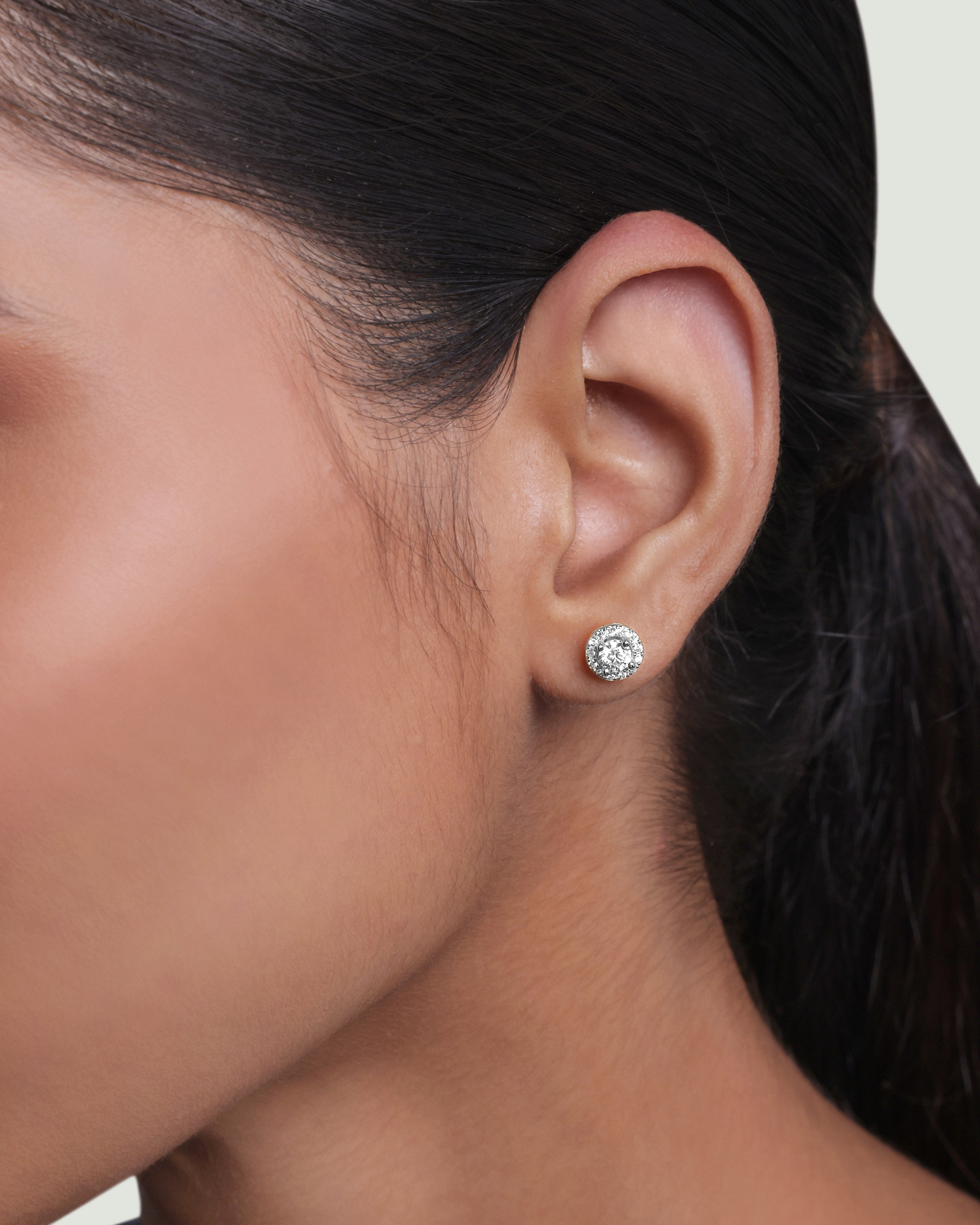 Round Solitaire With Zircon Lining Bold Size Stud Earring