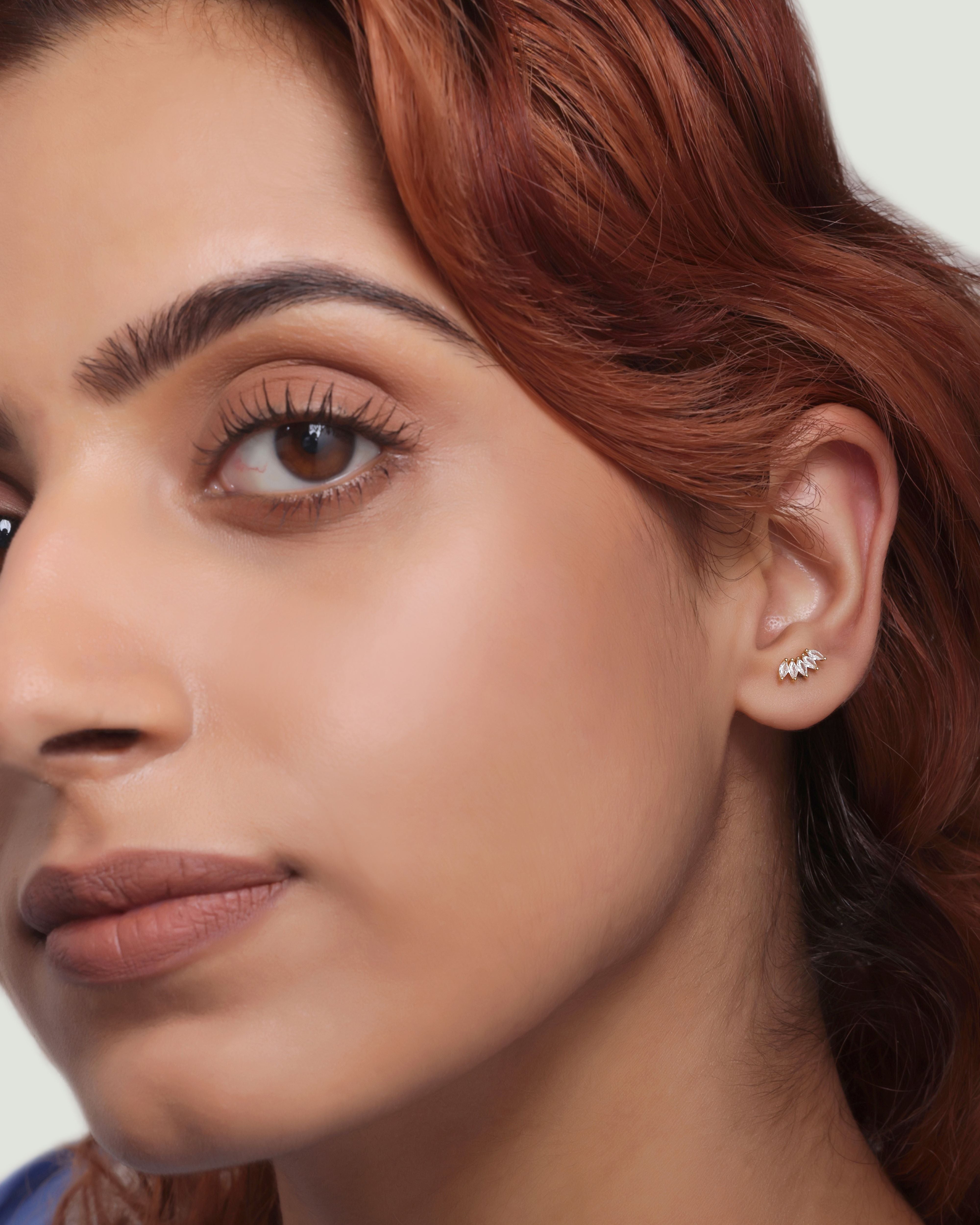 Baguette stone crown stud - 18K Gold Plated