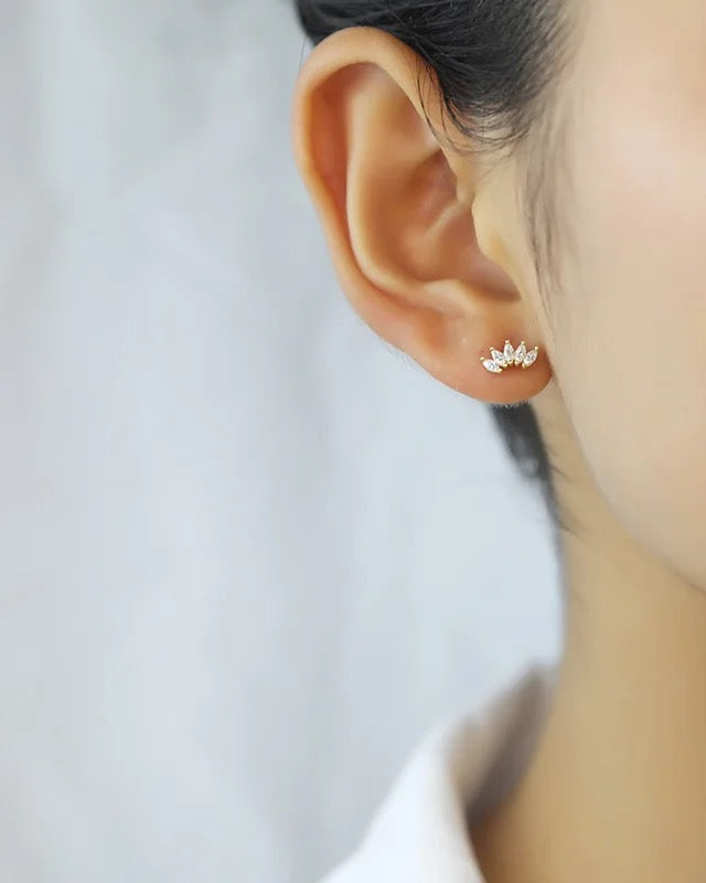 Baguette stone crown stud - 18K Gold Plated