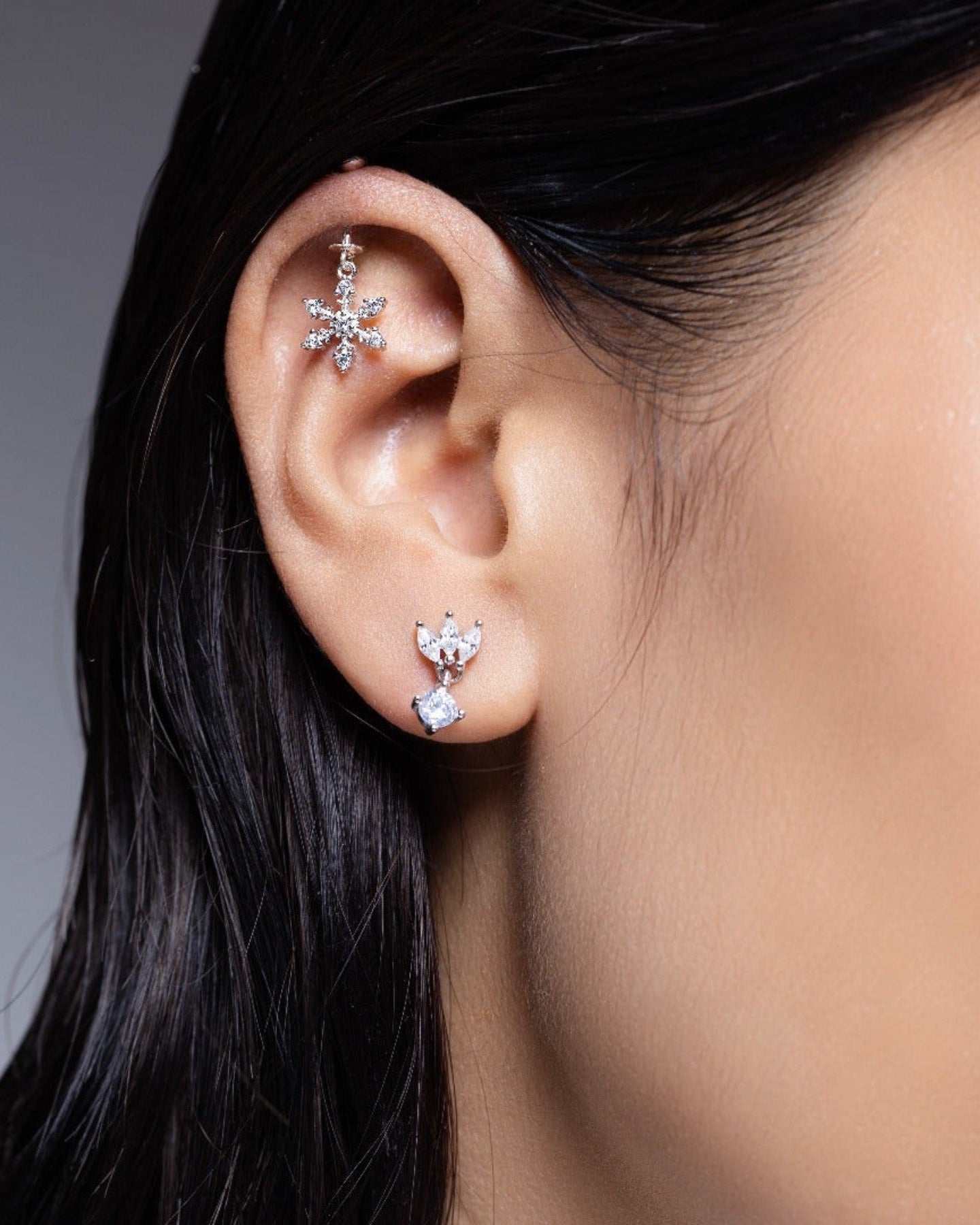 Baguette lotus with a zircon stud pair