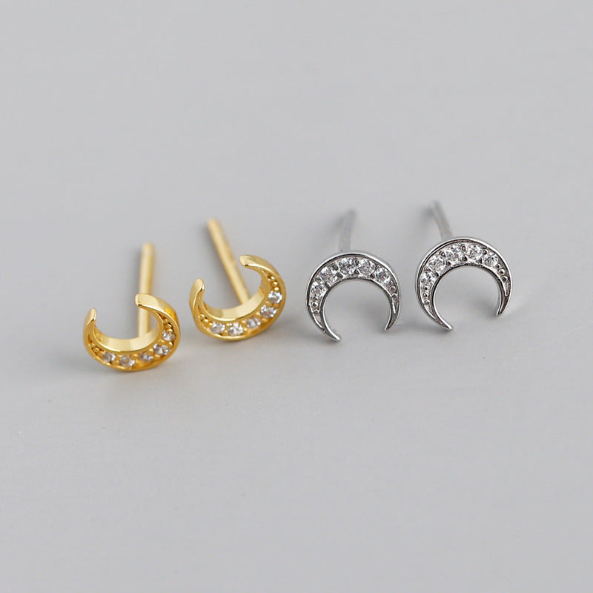 Zirconia crescent moon stud earring - Pair